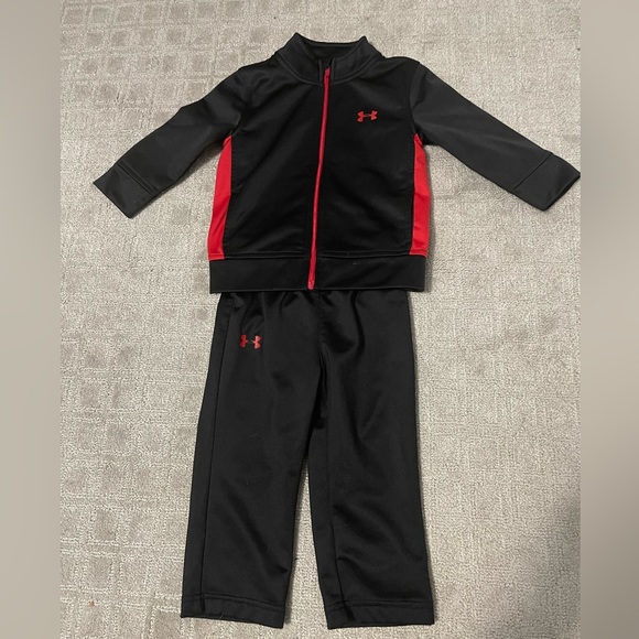 Sold on CP. Boys’ Under Armour Sweatsuit - Picture 1 of 5